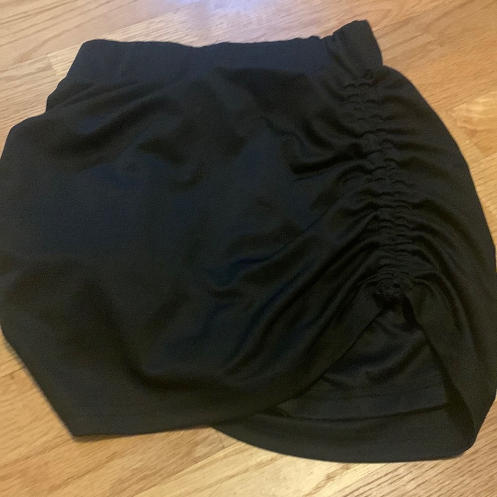Black scrunched sides skort. Size small/medium